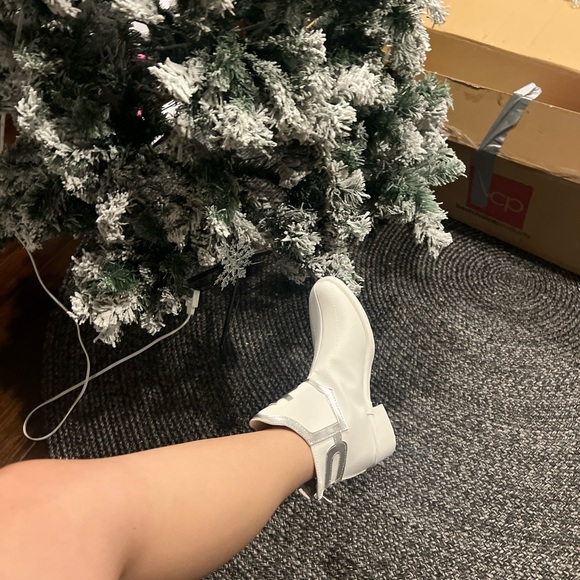 Anime sword boots (New) . size 7, selling for lower price. - Picture 1 of 4